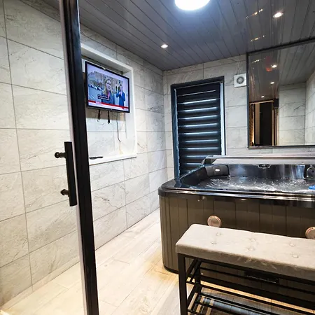 Elegant 1Bedroom Flat With Jacuzzi In A Prime Location Londres Exterior foto