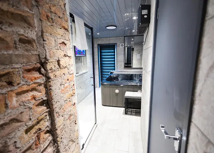 Elegant 1Bedroom Flat With Jacuzzi In A Prime Location